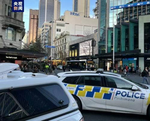 武汉城市宣传片《武汉莫慌,我们等你》发布 2020-02-04 由湖北广播电视台垄上频道出品的《武汉莫慌，我们等你》日前爆红网络，这支武汉城市宣传片感人至深，网友纷纷流下了热泪。