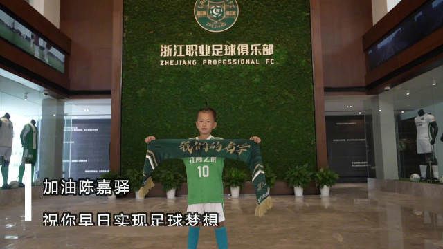 哪吒的盲盒、玩偶等周边产品在各大商店几乎全部热销。