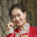 杭州西子湖畔春和景明，一场庆典将为这个春天盛大开幕——3月31日15:30起，电影频道联合小红书推出首个电影融合盛典「REDGALA春天开幕式」。