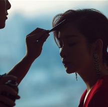 歌曲原唱为音乐人柳爽，此次由影片主演周冬雨、刘昊然、梅婷、袁弘倾情献唱。
